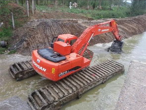 湖北水陸兩用挖掘機出租 澤軍工程機械租賃服務的專業(yè)解決方案